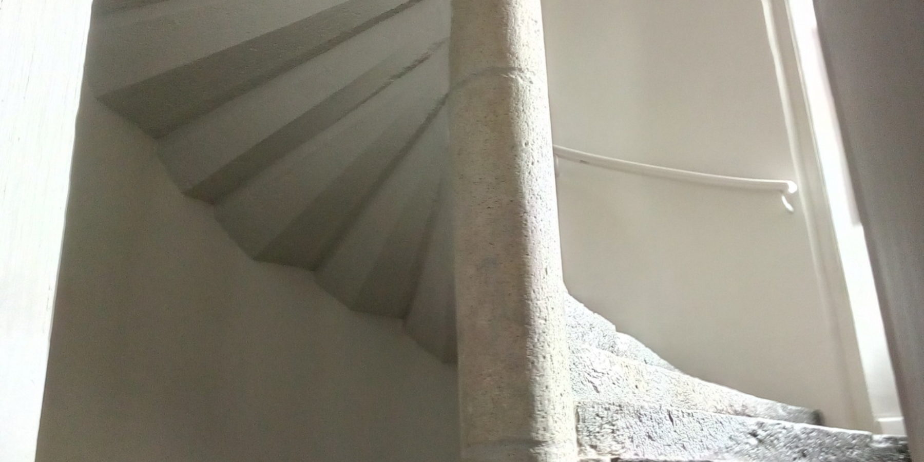 Escalier monumental Maison du Chevalier des Huttes à Vic sur Cère