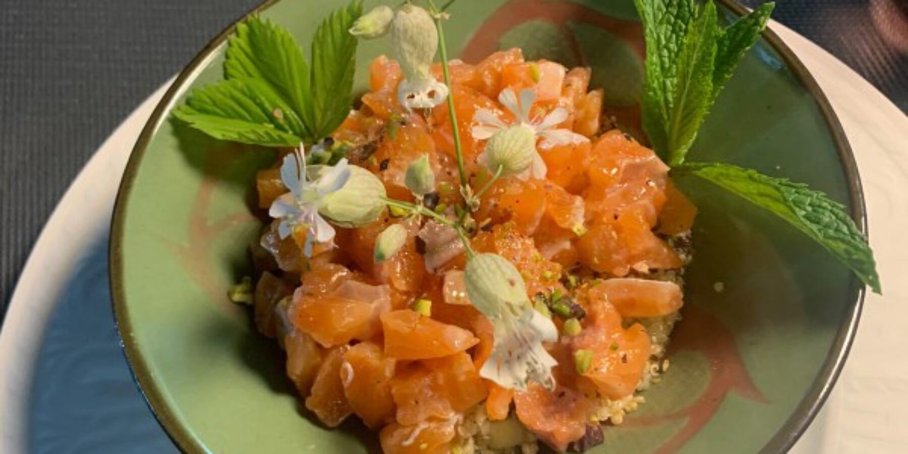 Gravlax et quinoa à la Maison du Chevalier des Huttes à Vic sur Cère