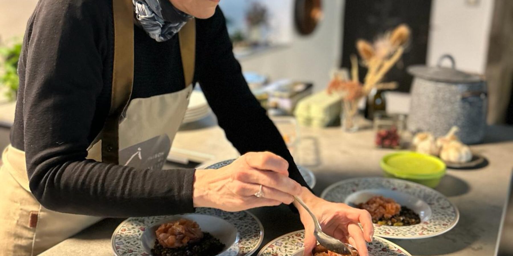Mise en place à la Maison du Chevalier des Huttes à Vic sur Cère (Auvergne Rhone Alpes, Cantal, France)