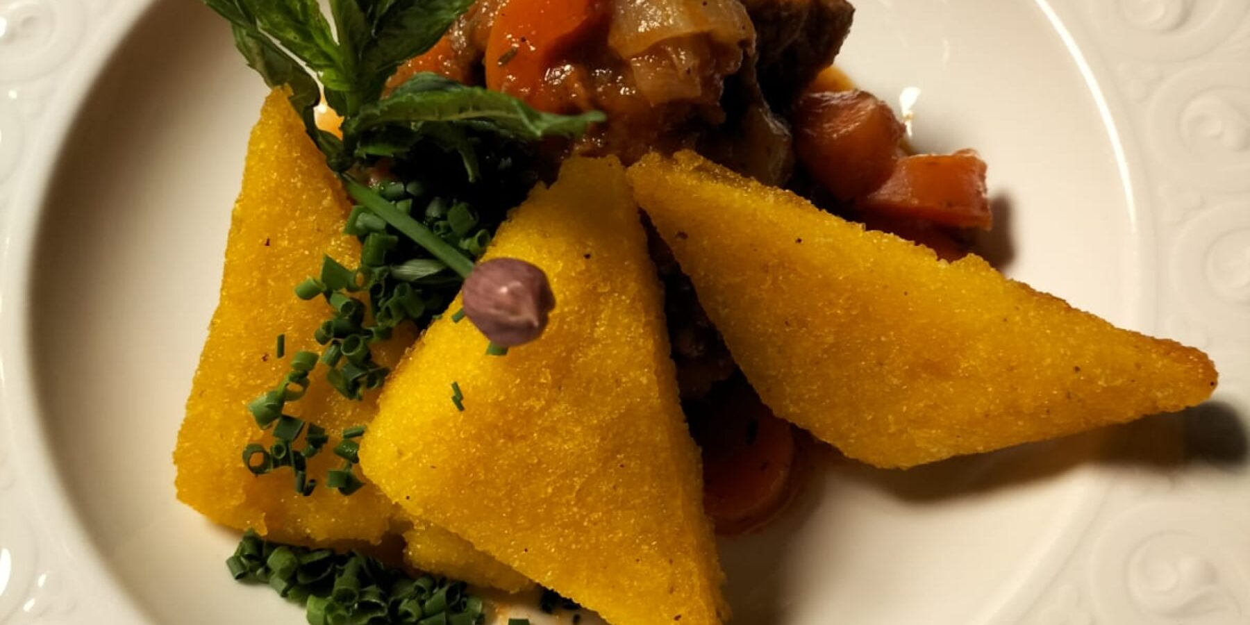 Veau de Salers marengo à la Maison du Chevalier des Huttes à Vic sur Cère (Auvergne Rhone Alpes, Cantal, France)