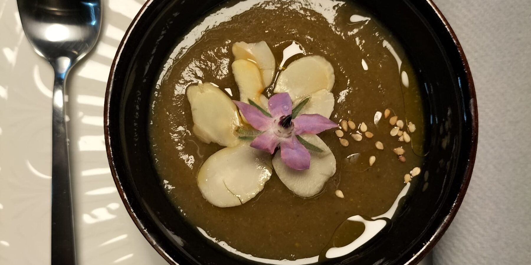 Souplette en amuse bouche à la Maison du Chevalier des Huttes à Vic sur Cère (Auvergne Rhone Alpes, Cantal, France)